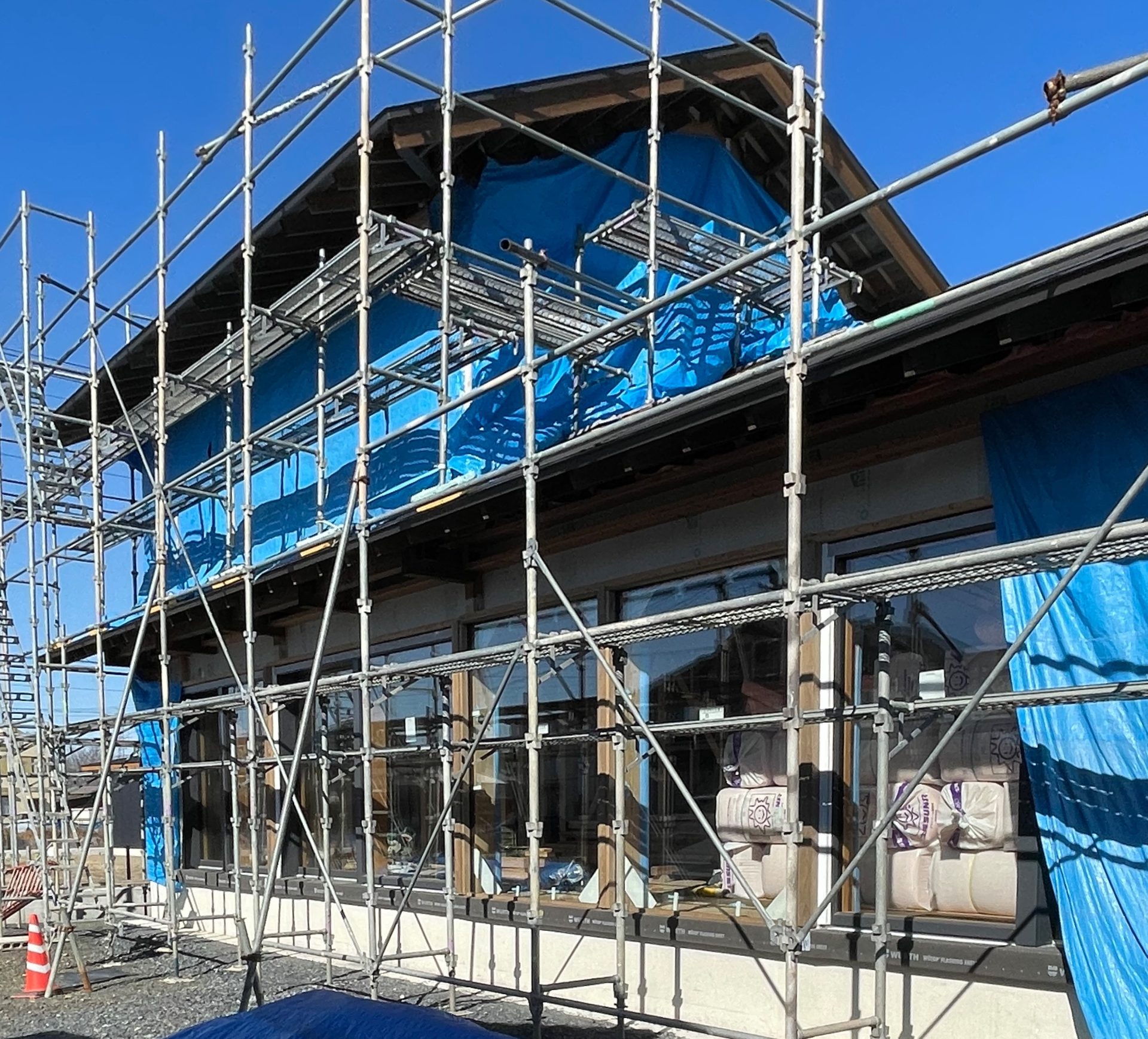 Q1住宅足利L3：Fixガラスを建て込む 」 BLOG｜西方設計｜高断熱